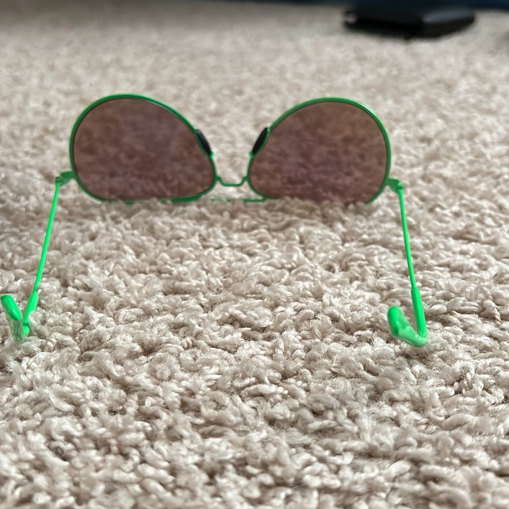 Sunglasses - Picture 3 of 4